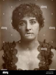 Female opera singer performing immagini e fotografie stock ad alta  risoluzione