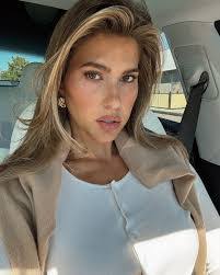 Kara Sears's Instagram, Twitter & Facebook