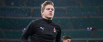 Jens petter hauge (bodø, 12 ottobre 1999) è un calciatore norvegese, attaccante del milan e della nazionale norvegese Eintracht Frankfurt Leiht Jens Petter Hauge Von Ac Mailand Aus