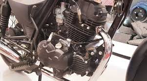 Rem depan menggunakan disc, sedangkan di belakang disc. Viar Vintech 200 Motor Retro 20jtaan Gak Kalah Gahar Sama W175
