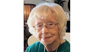 Amanda Rentz's Instagram, Twitter & Facebook