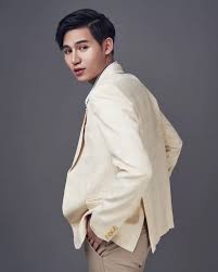 it took me 21 years to get this cute 🎈 📸: @raymondcauilan HMUA:  @lionelfabros