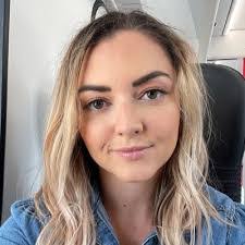 Danielle Crowley's Instagram, Twitter & Facebook