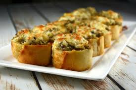 Les Invites Raffolent Des Petites Bouchees Croustillantes Aux Champignons Gratines Recipe Mushroom Bites Stuffed Mushrooms Recipes