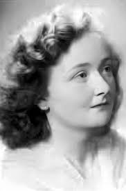 Hey @everyone! Do you think modern photography apps and filters enhance  creativity, or do they take away from the authenticity of a photo?📸 Let's  hear your thoughts! Are filters and edits the