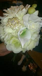 My Diy Wedding Bouquet Cost Me A Quarter The Price Of A Fancy Flower Shop Plus Its Fake So I Wedding Flowers Cost Wedding Bouquets Fake Flowers Arrangements