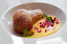 Babà al limoncello secondo la ricetta napoletana, preparato in vasocottura e confezionato in un vaso di vetro riutilizzabile. Baba Tutti I Dolci Che Vale La Pena Preparare Dissapore