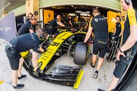 Why, exactly, should it require twenty people to throw four tires and adjust the. Mph Renault Reshuffle F1 Team S Latest Plan To Get On Song Motor Sport Magazine