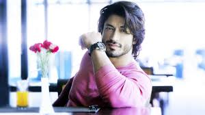 Check out indian actor, vidyut jammwal biography, height, weight, body measurements, age, girlfriend, family vidyut jammwal is an indian film actor who predominantly works in bollywood films. Vidyut Jammwal Wife Height Age Images Photos Bio Gf Vidyut Jamwal Bollywood Famous Indian Actors