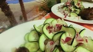 Rezept Salat Zucchini Locken Salat Mit Radieschen Radieschen Rezepte Salat Radieschen