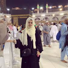 But what does this pilgrimage entail? Minal Khan On Instagram Hajj Mubarak To All The Muslims Around The World Tb To My First Umrah Allah Hm Sab Ko Ap Pakistanische Schauspielerin Schauspieler