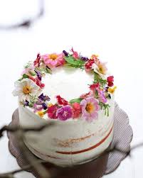Not all flowers are edible. 20 Edible Flower Cakes To Enjoy The Beautiful Sight And Taste Of Real Blooms Edible Flowers Cake Flower Desserts Birthday Cake With Flowers