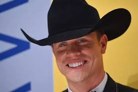 Dustin Lynch Talks Bowhunting, Music with Clay Moden [VIDEO]