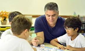 Professor vence prêmio de educação científica do Rio