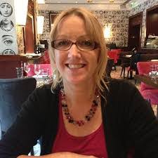 Lara Cartwright's Instagram, Twitter & Facebook