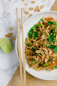 Vegetarisches Pad Thai Schnell Und Einfach Mit Wow Effekt Thai Gerichte Asiatische Rezepte Thai Essen