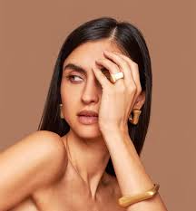 Cosmo Petrone presents in Tokyo the new capsule collection “Italy”.  Handcrafted in Verona, Italy, the “Etruriae Roma”, “Verona S” Bag, and  “Milano Bag” are sculpted in fine Saffiano leather and adorned with