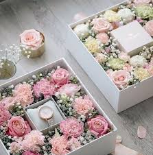 Pin By Sabine Van Wijk On Dekoracio Otthon Flower Box Gift Bouquet Box Valentines Flowers