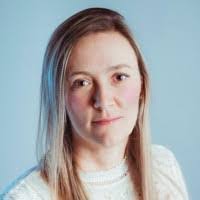 Veronica Roper's Instagram, Twitter & Facebook