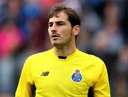 Find the latest iker casillas news, stats, transfer rumours, photos, titles, clubs, goals scored this season and more. Iker Casillas No Cree Que El Hombre Pisara La Luna Y Twitter Le Contesta Actualidad S Moda El Pais