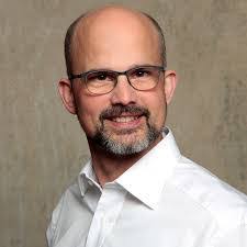 Eric Tu's Instagram, Twitter & Facebook