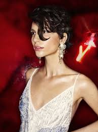 Frauen Frisuren Kollektion More is More von Andrew Jose Art Team