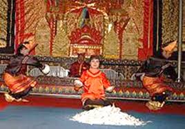 Gambar pola lantai tari piring. Tari Piring Makna Sejarah Dan Pola Lantai Haloedukasi Com