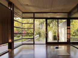 Put the bed away every morning, and voila! A World Of Zen 25 Serenely Beautiful Meditation Rooms