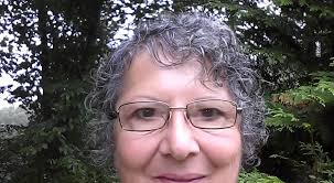 Eva Caron's Instagram, Twitter & Facebook