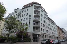 Make sure to look carefully at the pedestrian lights! Room Bild Von Hotel Dietrich Bonhoeffer Haus Berlin Tripadvisor