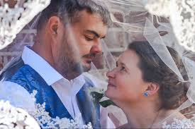 High school senior photos, engagement photos, and now offering small  elopement weddings! Plus much more!! Message me now to get your summer  booking!! ￼