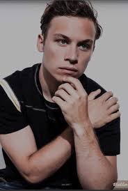 Home n Away played the Thursday nights theme for some reason