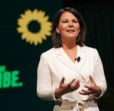 Grüne und union werden kandidaten ins rennen schicken. Annalena Baerbock Ja Ich Traue Auch Mir Das Kanzleramt Zu Welt