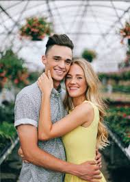To take cute couple pictures, you do have to make the effort. Engagements Slc Ut Tessa Barton Couple Photography Couples Poses Couple Shoot