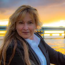 Is it normal for a large platter's base to sag slightly?