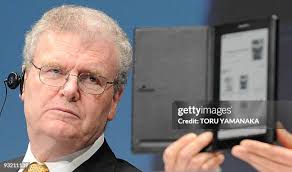 229 Sony Ceo Howard Stringer Holds Press Conference Stock Photos, High-Res  Pictures, and Images