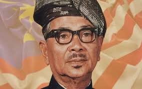 (pegawai daerah) langkawi, kulim dan sungai petani, (sebelum lulus llb). Bernama Dua Hari Untuk Hayati Watak Tunku Abdul Rahman