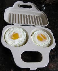 Whether you want soft or hard boiled eggs, you i've seen lots of advice on boiling eggs in the microwave from not doing it at all to poking a hole in the bottom of each egg with a thumbtack before boiling to prevent eggs. How To Cook Eggs In A Microwave Egg Poacher Melanie Cooks