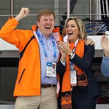 'de motivatie is weg.' koning willem alexander maakt zich zorgen om het thuisonderwijs en merkt dat de motivatie bij zijn dochters weg is. Willem Alexander Maxima Sooo Verliebt Bei Olympia Bunte De
