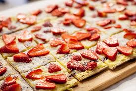 · il semifreddo alle fragole è un dessert al cucchiaio raffinato e fresco servito in eleganti monoporzioni, perfetto per le cene importanti. Pizza Dessert Con Fragole Picture Of Pizza Tranquilli Ostra Tripadvisor