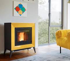 The comfortbilt pellet stove features a beautiful design with a bay window that mixes both modern and industrial aesthetics. Contemporary Pellet Stove Piazzetta Line