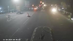 This accident happened in Coochbehar , West Bengal. A group of 5 to 6 bikes  were riding on the roads and first 2 bikes were kinda racing each other at  higher speeds., The biker and 2 passengers in ...