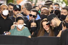 Maraisa defende Maiara após irmã ser criticada por postura no velório de  Marília Mendonça | Jovem Pan