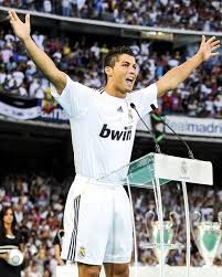 Le Real Madrid a payé Manchester United 94 M€ pour un Cristiano Ronaldo de 24 ans en 2009 quelle affaire c'était pour eux 😍 ⚪ 438 matchs ⚽ 451 buts 🏆 15