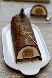Buche Au Praline Noisettes Et Chocolat Blanc Gateaux Et Desserts Croquant Au Chocolat Et Recette Dessert Noel
