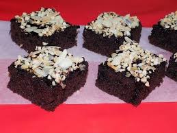 الكيكة الاسفنجية مضمونة 100 100هشة وطرية بمكونات في متناول الجميع كيك اسفنجي بالفنيلا Youtube Desserts Arabic Sweets Food