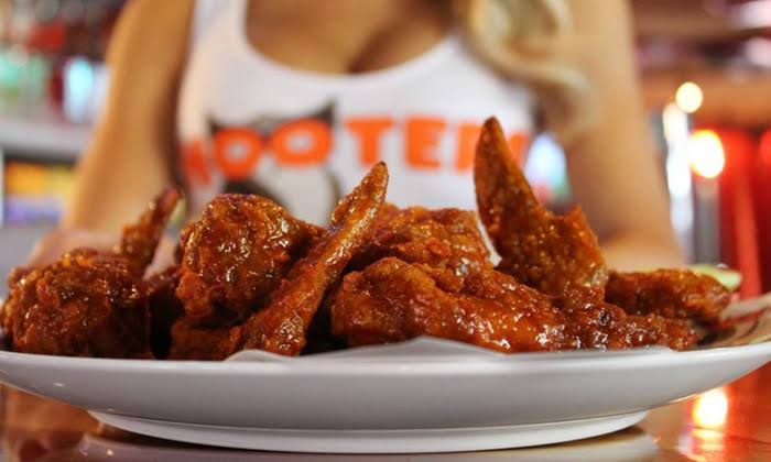 「hooters wings」の画像検索結果"