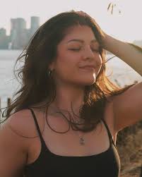 Help he's escaping!! The killer is escaping, help me!!