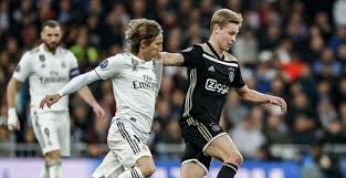 Последние твиты от frenkie de jong (@dejongfrenkie21). De Jong Maakt Indruk Met Heerlijke Acties Tegen Ballon D Or Winnaar Modric Voetbalprimeur Nl