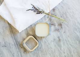 Die zubereitung der eigenen kosmetik bietet viele vorteile und ist mit ein bisschen übung ganz einfach. Augencreme Selber Machen Die Wirkung Der Naturkosmetik Erfahren Archzine Net